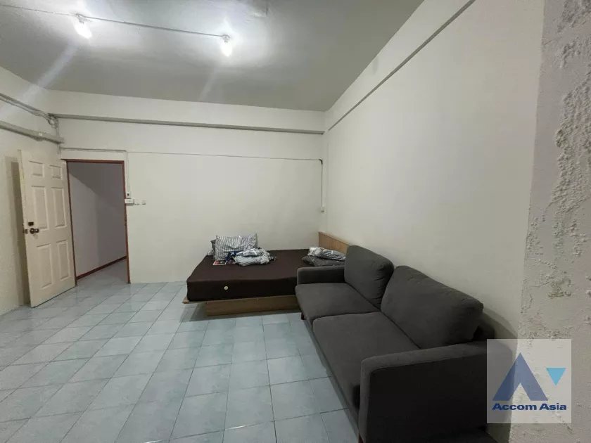 unit 6 Bedrooms  Building For Rent in Sukhumvit, Bangkok  near BTS Thong Lo (AA39192)