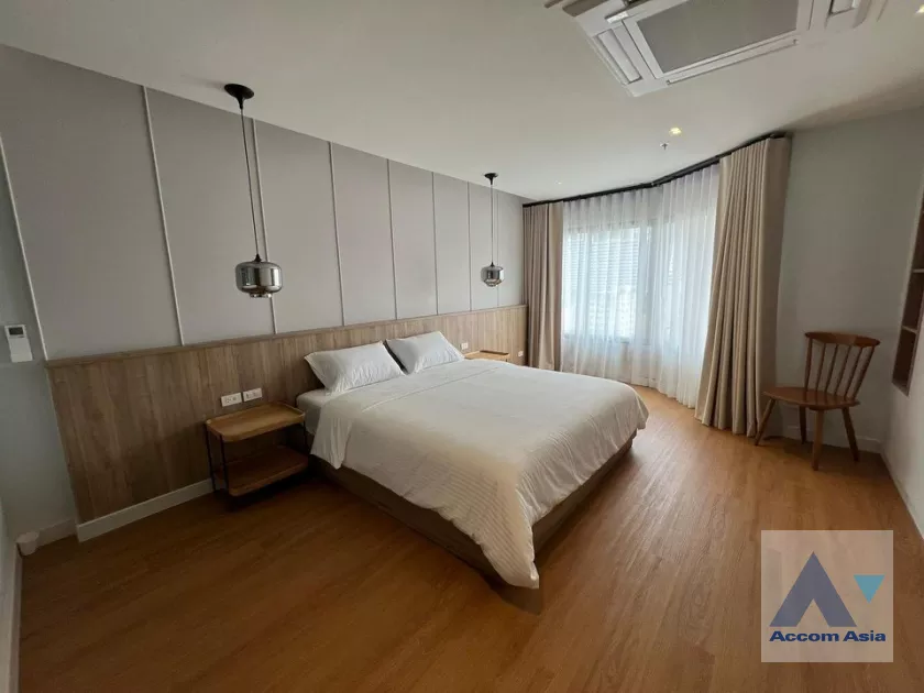  2 Bedrooms  Condominium For Rent & Sale in Ploenchit, Bangkok  near BTS Ploenchit (AA39201)