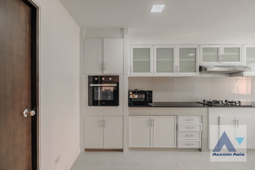 8  3 br Apartment For Rent in Sukhumvit ,Bangkok BTS Asok - MRT Sukhumvit at Family Apartment with Lake View AA39202