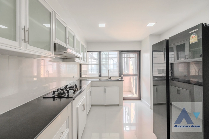 7  3 br Apartment For Rent in Sukhumvit ,Bangkok BTS Asok - MRT Sukhumvit at Family Apartment with Lake View AA39202