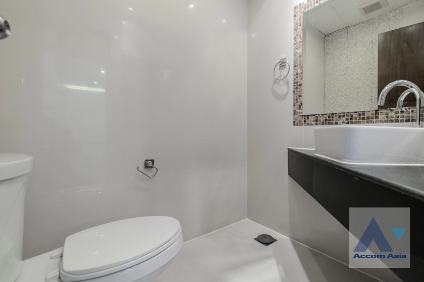 9  3 br Apartment For Rent in Sukhumvit ,Bangkok BTS Asok - MRT Sukhumvit at Family Apartment with Lake View AA39202