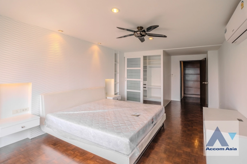 11  3 br Apartment For Rent in Sukhumvit ,Bangkok BTS Asok - MRT Sukhumvit at Family Apartment with Lake View AA39202