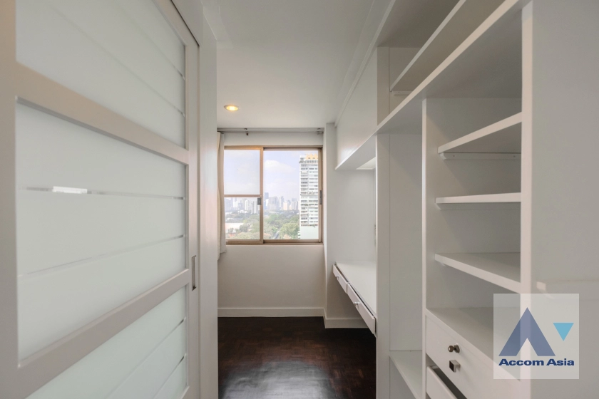 12  3 br Apartment For Rent in Sukhumvit ,Bangkok BTS Asok - MRT Sukhumvit at Family Apartment with Lake View AA39202