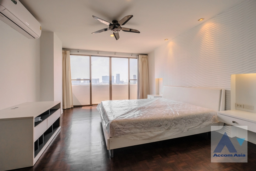 10  3 br Apartment For Rent in Sukhumvit ,Bangkok BTS Asok - MRT Sukhumvit at Family Apartment with Lake View AA39202