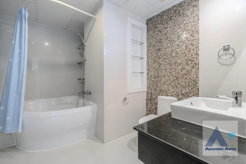 13  3 br Apartment For Rent in Sukhumvit ,Bangkok BTS Asok - MRT Sukhumvit at Family Apartment with Lake View AA39202