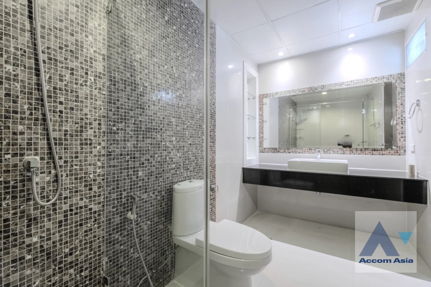 16  3 br Apartment For Rent in Sukhumvit ,Bangkok BTS Asok - MRT Sukhumvit at Family Apartment with Lake View AA39202