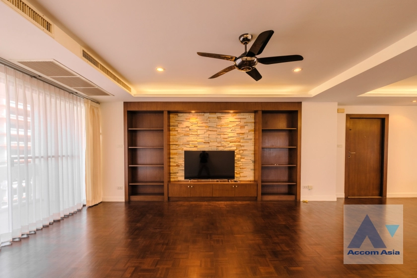 6  3 br Apartment For Rent in Sukhumvit ,Bangkok BTS Asok - MRT Sukhumvit at Family Apartment with Lake View AA39202