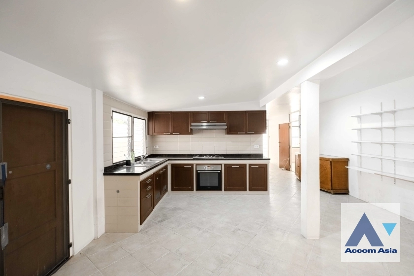 8  3 br House For Sale in Ploenchit ,Bangkok BTS Ploenchit AA39204