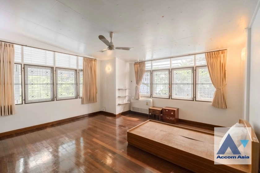 11  3 br House For Sale in Ploenchit ,Bangkok BTS Ploenchit AA39204