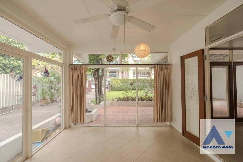  1  3 br House For Sale in Ploenchit ,Bangkok BTS Ploenchit AA39204