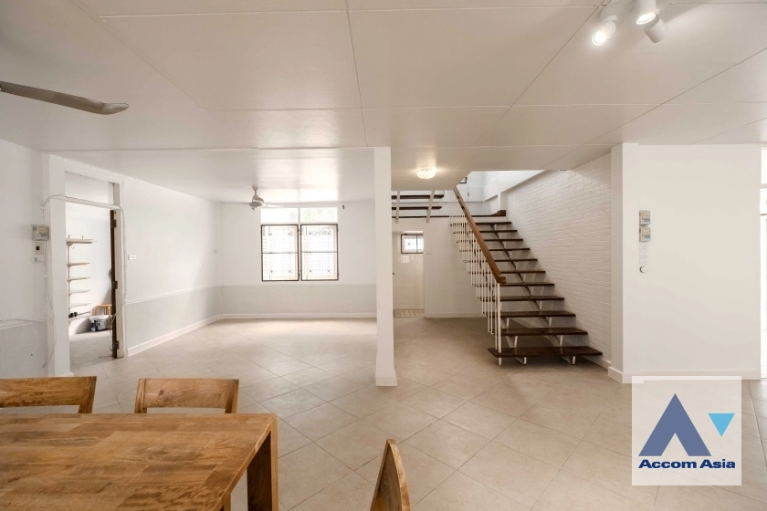 5  3 br House For Sale in Ploenchit ,Bangkok BTS Ploenchit AA39204