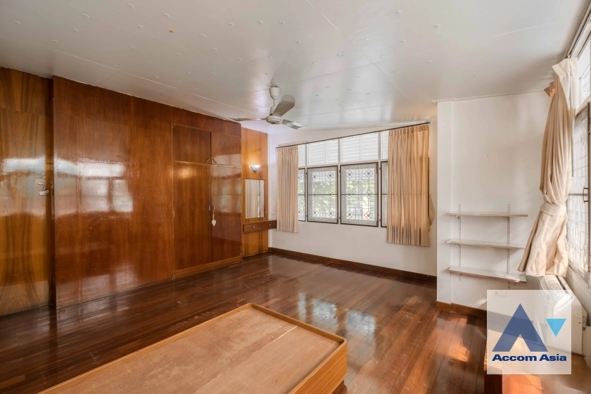 12  3 br House For Sale in Ploenchit ,Bangkok BTS Ploenchit AA39204