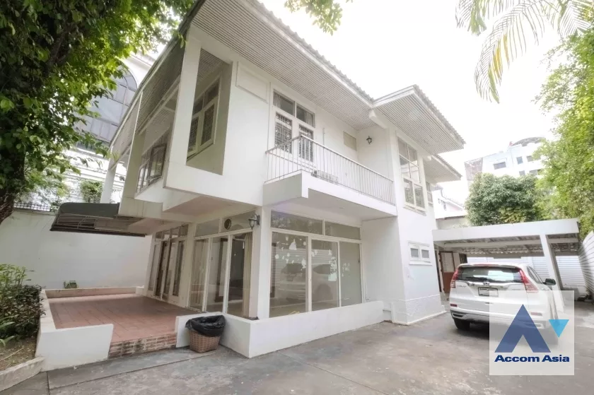  3 Bedrooms  House For Sale in Ploenchit, Bangkok  near BTS Ploenchit (AA39204)