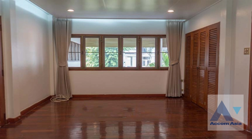 4  3 br House For Sale in Ploenchit ,Bangkok BTS Ploenchit AA39206
