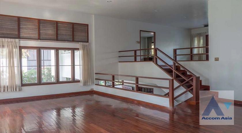  1  3 br House For Sale in Ploenchit ,Bangkok BTS Ploenchit AA39206
