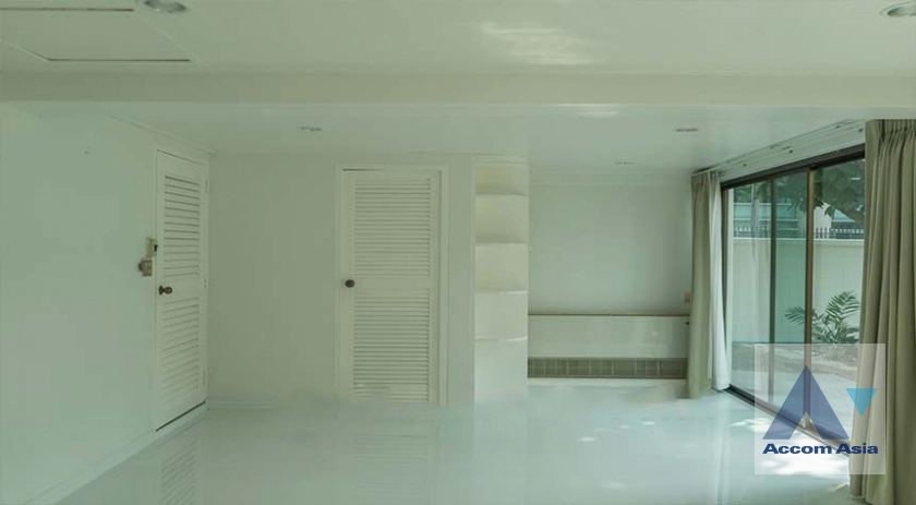  1  3 br House For Sale in Ploenchit ,Bangkok BTS Ploenchit AA39206