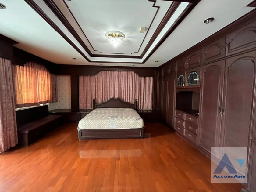  5 Bedrooms  House For Sale in Charoenkrung, Bangkok  (AA39210)