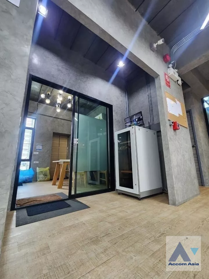 18  Building For Sale in Phaholyothin ,Bangkok  AA39212