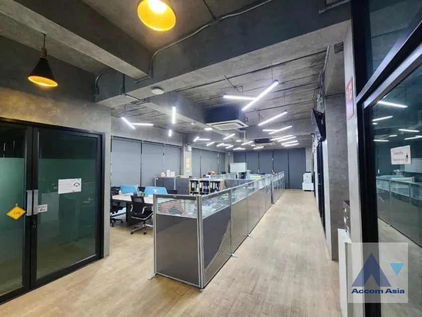 13  Building For Sale in Phaholyothin ,Bangkok  AA39212