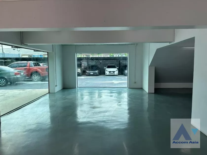 20  Building For Sale in Phaholyothin ,Bangkok  AA39212