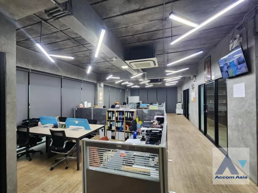 11  Building For Sale in Phaholyothin ,Bangkok  AA39212