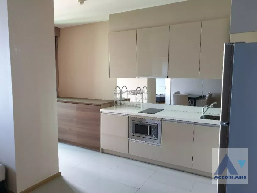  2 Bedrooms  Condominium For Sale in Silom, Bangkok  near BTS Chong Nonsi (AA39217)