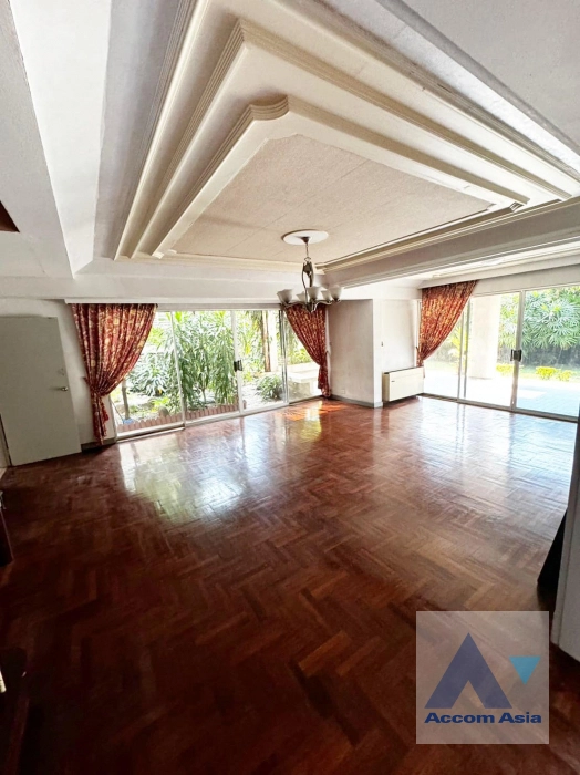 Home Office |  5 Bedrooms  House For Rent in Sukhumvit, Bangkok  near BTS Asok (AA39221)