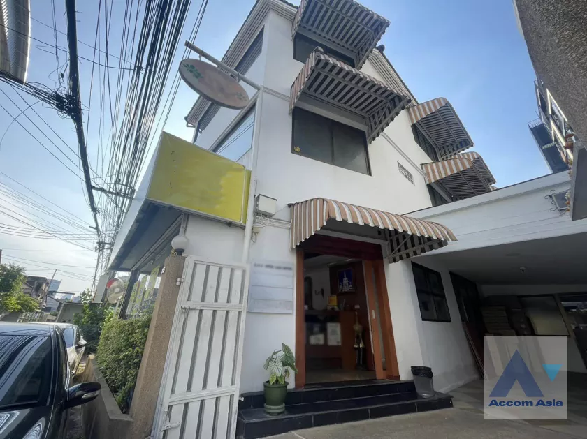 Office |  4 Bedrooms  Building For Rent in Phaholyothin, Bangkok  (AA39239)