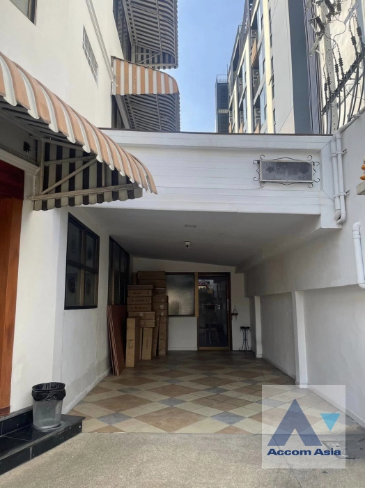 8  4 br Building For Rent in Phaholyothin ,Bangkok  AA39239