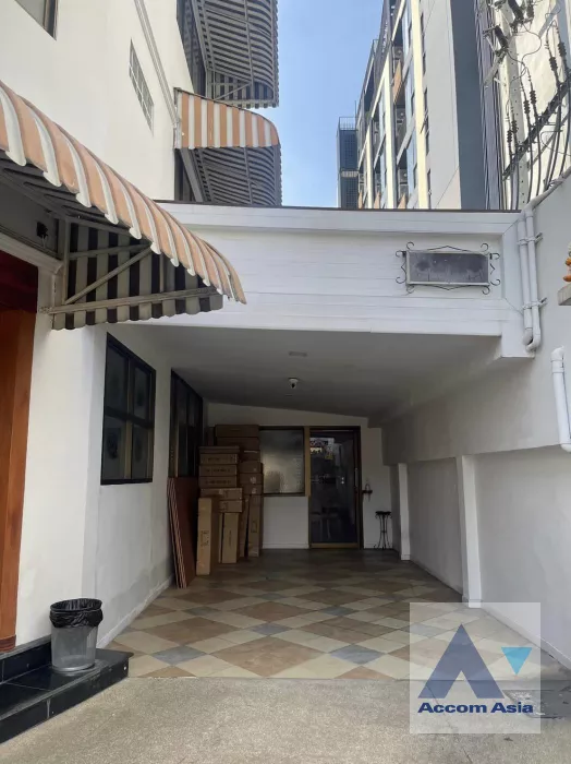 8  4 br Building For Rent in phaholyothin ,Bangkok  AA39239