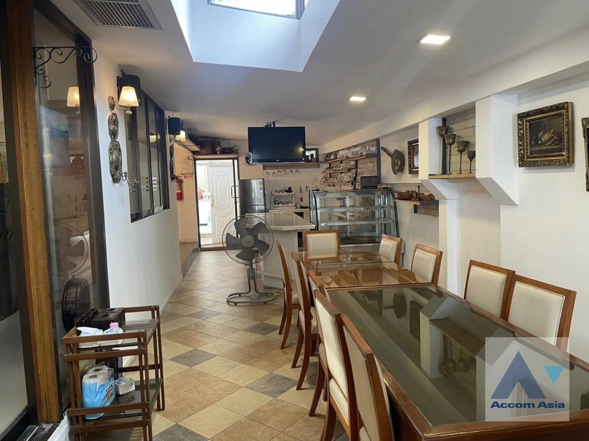 4  4 br Building For Rent in Phaholyothin ,Bangkok  AA39239