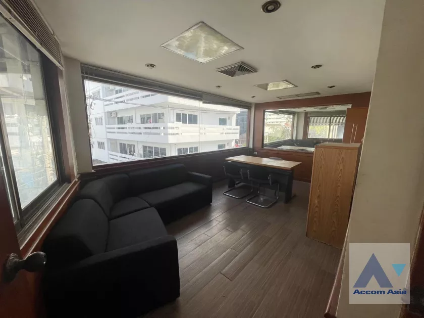 Office |  4 Bedrooms  Building For Rent in Phaholyothin, Bangkok  (AA39239)