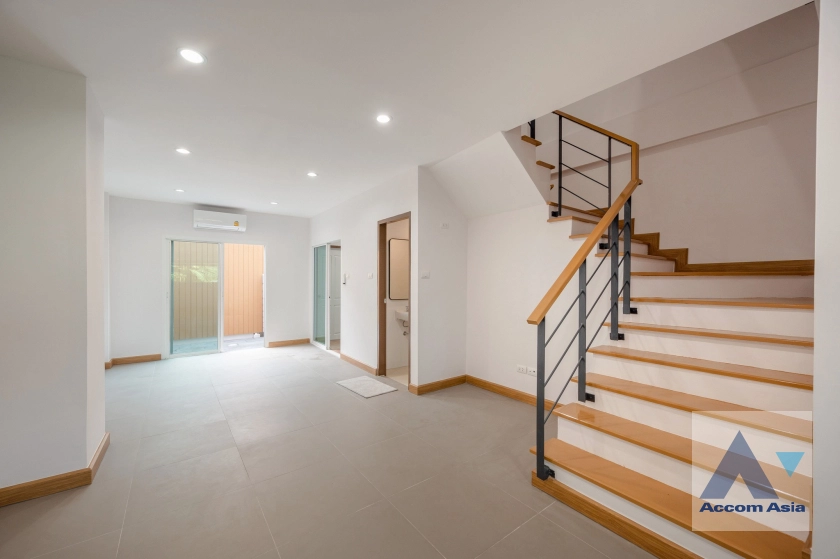 7  4 br Townhouse For Sale in Ratchadaphisek ,Bangkok  at Baan Klang Muang Urbanion Rama 9-Ladprao  AA39242