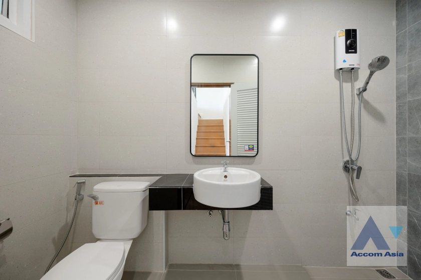 27  4 br Townhouse For Sale in Ratchadaphisek ,Bangkok  at Baan Klang Muang Urbanion Rama 9-Ladprao  AA39242