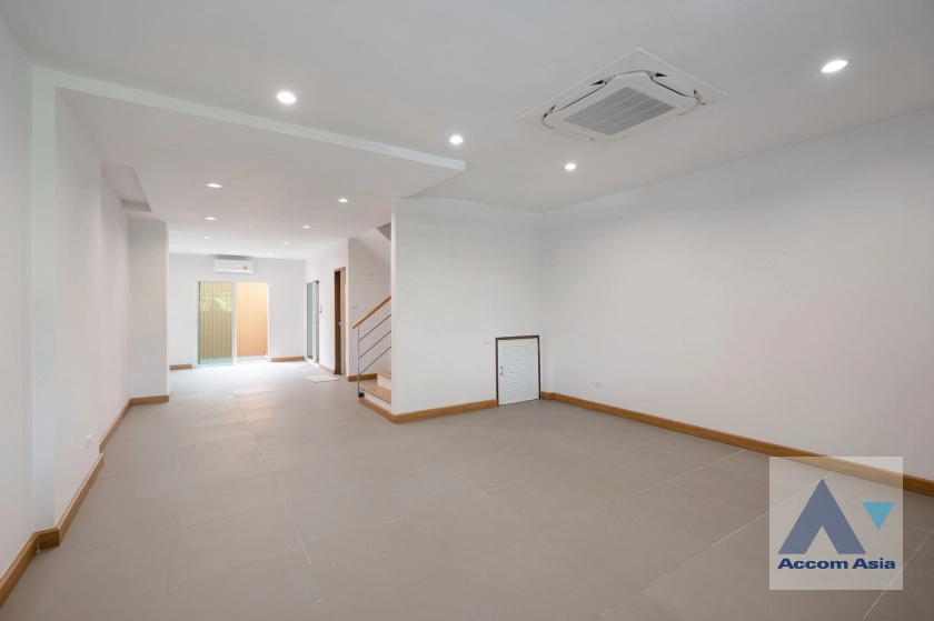 Baan Klang Muang Urbanion Rama 9-Ladprao  Townhouse  4 Bedroom for Sale   in Ratchadaphisek Bangkok