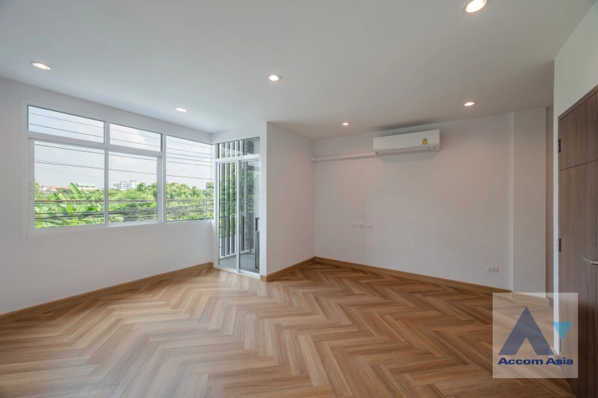 12  4 br Townhouse For Sale in Ratchadaphisek ,Bangkok  at Baan Klang Muang Urbanion Rama 9-Ladprao  AA39242