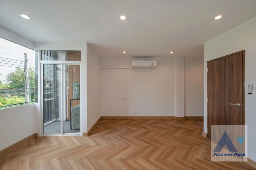 11  4 br Townhouse For Sale in Ratchadaphisek ,Bangkok  at Baan Klang Muang Urbanion Rama 9-Ladprao  AA39242