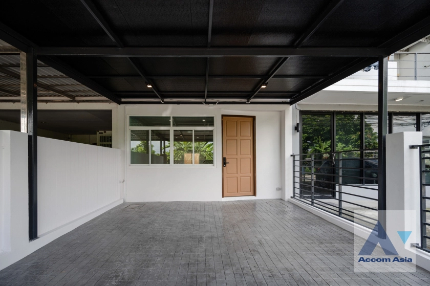 31  4 br Townhouse For Sale in Ratchadaphisek ,Bangkok  at Baan Klang Muang Urbanion Rama 9-Ladprao  AA39242