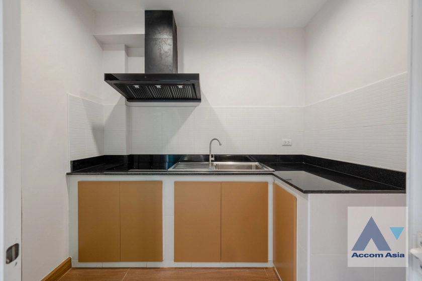 6  4 br Townhouse For Sale in Ratchadaphisek ,Bangkok  at Baan Klang Muang Urbanion Rama 9-Ladprao  AA39242