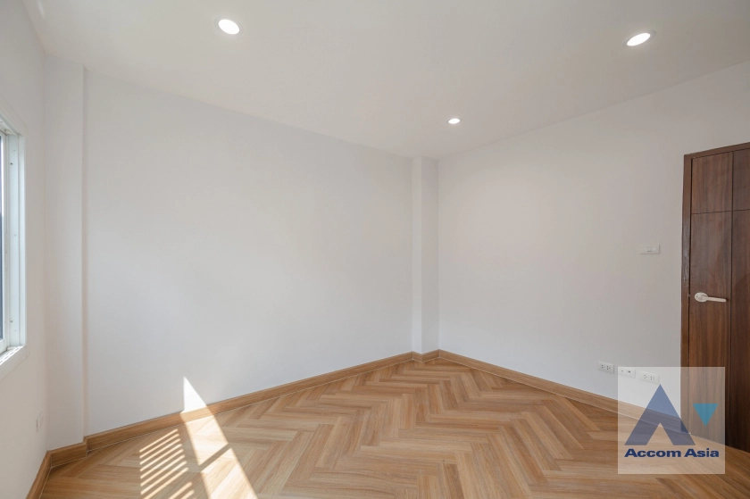 14  4 br Townhouse For Sale in Ratchadaphisek ,Bangkok  at Baan Klang Muang Urbanion Rama 9-Ladprao  AA39242