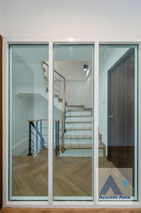 17  4 br Townhouse For Sale in Ratchadaphisek ,Bangkok  at Baan Klang Muang Urbanion Rama 9-Ladprao  AA39242