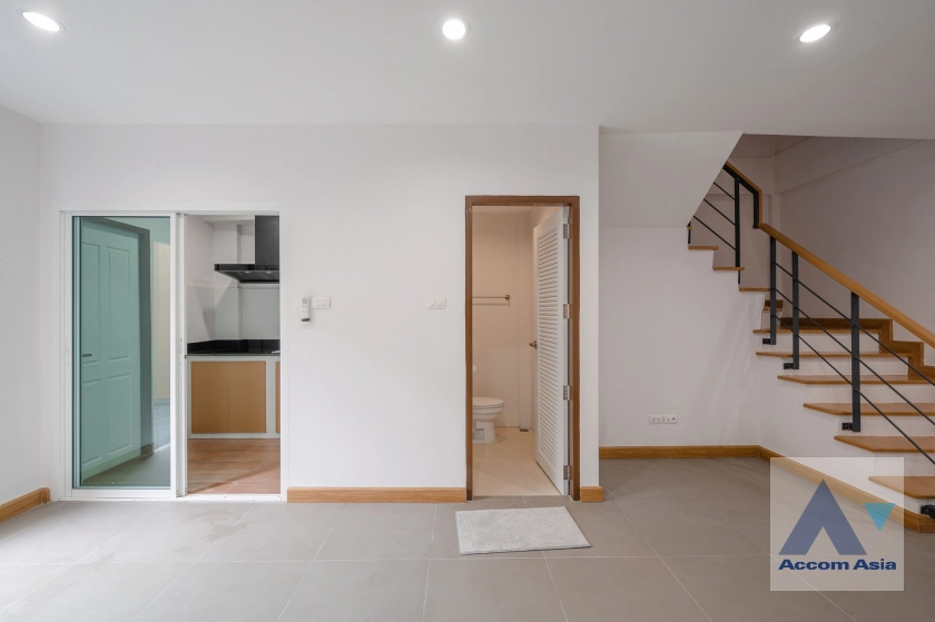 5  4 br Townhouse For Sale in Ratchadaphisek ,Bangkok  at Baan Klang Muang Urbanion Rama 9-Ladprao  AA39242