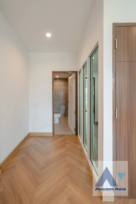 23  4 br Townhouse For Sale in Ratchadaphisek ,Bangkok  at Baan Klang Muang Urbanion Rama 9-Ladprao  AA39242