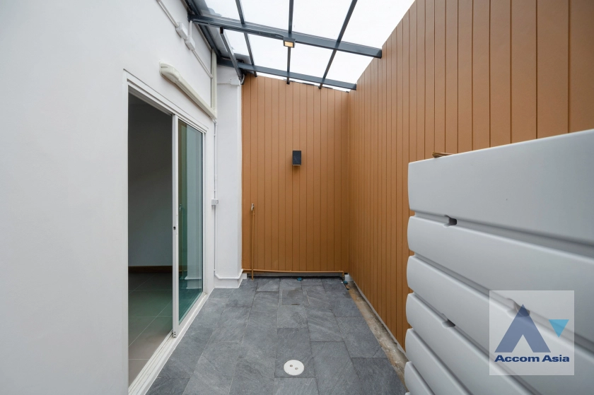 30  4 br Townhouse For Sale in Ratchadaphisek ,Bangkok  at Baan Klang Muang Urbanion Rama 9-Ladprao  AA39242