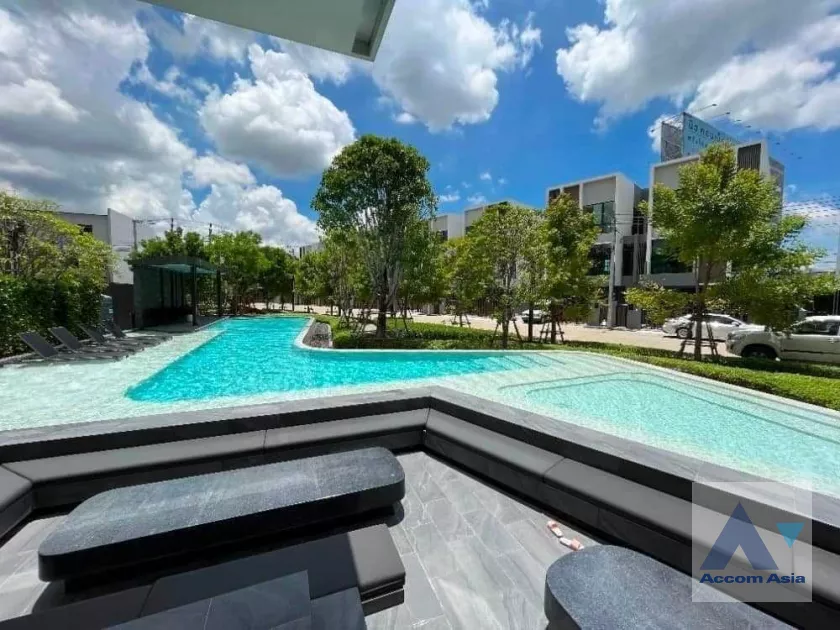 9  4 br Townhouse For Sale in Phaholyothin ,Bangkok  at Nue Connex Don Mueang AA39246