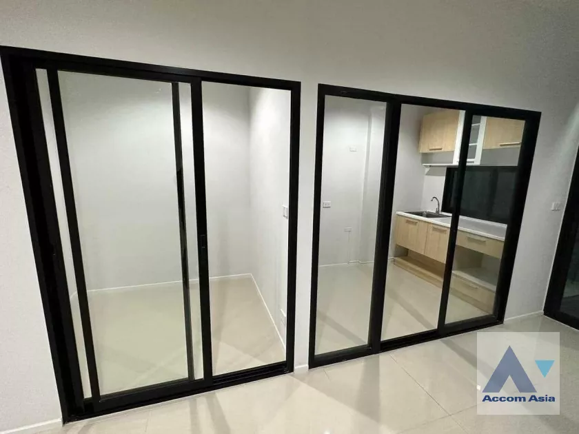 5  4 br Townhouse For Sale in Phaholyothin ,Bangkok  at Nue Connex Don Mueang AA39246