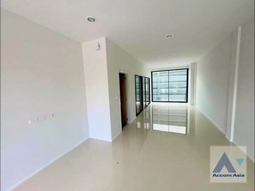  1  4 br Townhouse For Sale in Phaholyothin ,Bangkok  at Nue Connex Don Mueang AA39246
