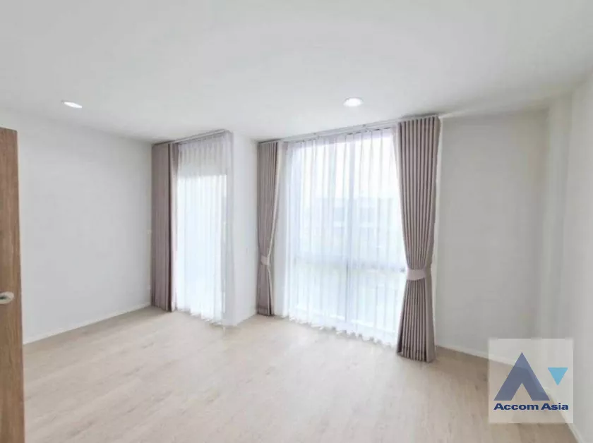 7  4 br Townhouse For Sale in Phaholyothin ,Bangkok  at Nue Connex Don Mueang AA39246