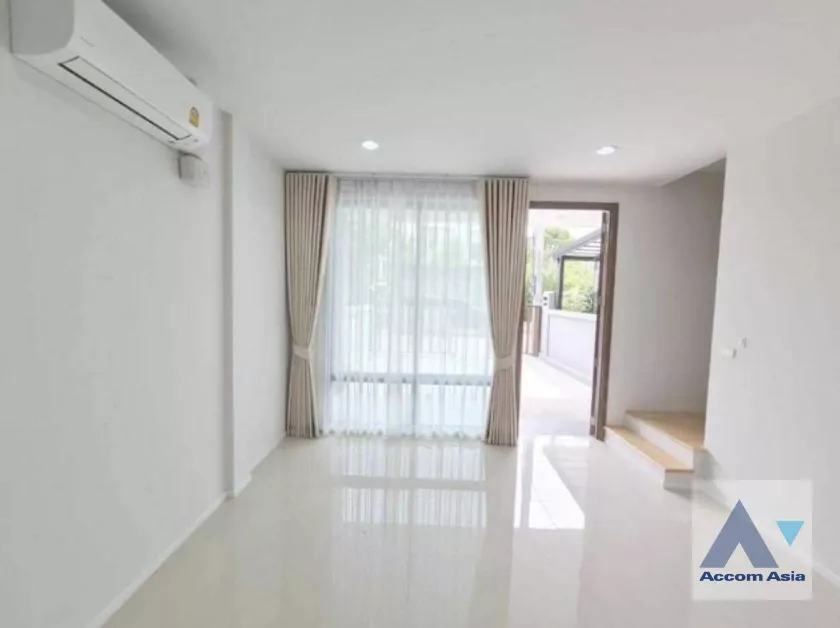 4  4 br Townhouse For Sale in Phaholyothin ,Bangkok  at Nue Connex Don Mueang AA39246