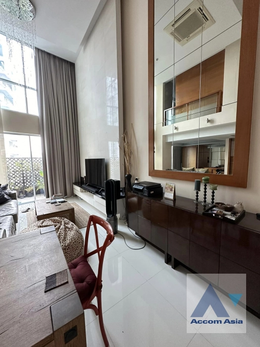 Double High Ceiling, Duplex Condo |  1 Bedroom  Condominium For Rent & Sale in Ploenchit, Bangkok  near BTS Ratchadamri (AA39247)